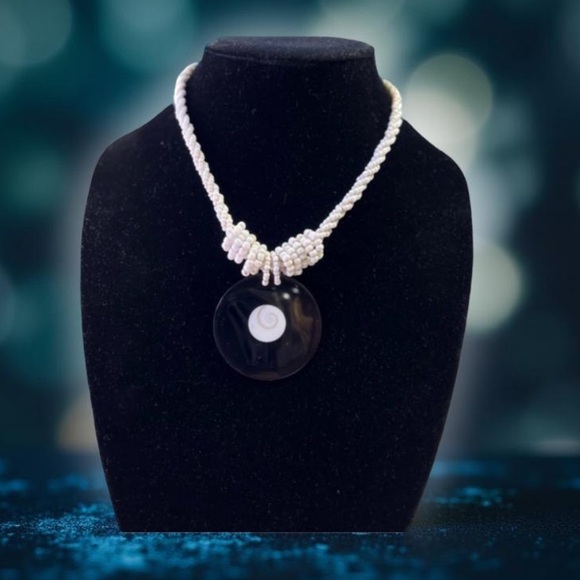 Mother of pearl necklace and seed beads NWOT - Picture 15 of 16